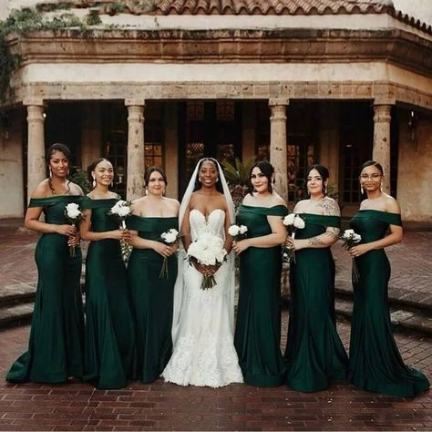 Enchanted Forest Wedding Dress Bridesmaid, Forest Green Wedding Theme Bridesmaid Dresses, Dark Green Wedding Bridesmaid Dresses, Dark Green Wedding Theme Flowers, Hunter Green Bridesmaids Dresses, Dark Green Bridesmaids Dresses, Dark Green Bridal Party, Bridesmaid Dresses Dark Green, Bridal Party Green