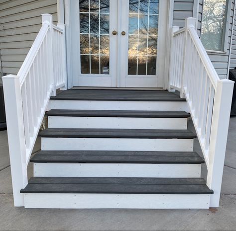 Porch Stairs Wood, Porch With Steps All Around, Back Stoop Ideas Porch Steps, White Wood Front Porch, Easy Front Steps Ideas, Trex Front Porch Steps, Outdoor Landing And Steps, White Wood Deck, Composite Wood Front Porch