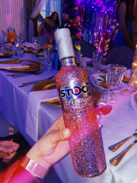 #hujicam #minimal #artist #instagram #inspiration #party #birthday #partyfood #drink #vodka #ideas #shine #glitter Party Birthday, Glitter Vodka, House Party, Drink Vodka, Party Food, Artist Instagram, Vodka, Instagram Inspiration, Glitter