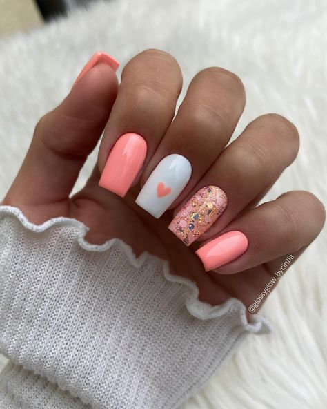 15 Simple Spring Nail Ideas - Fresh Designs for 2023 Nail Classy, Nail 2024, Simple Spring Nails, Cute Pink Nails, Summer Gel Nails, Peach Nails, Coral Nails, Spring Nail Trends, Stylish Nails Designs