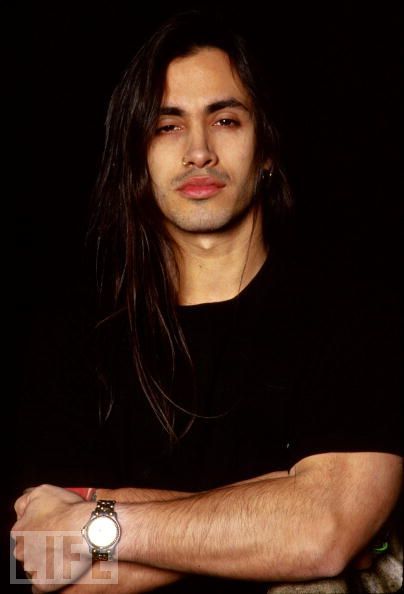 Man With Long Hair, Hair Metal Bands, Nuno Bettencourt, 80s Hair Bands, Image Film, Van Halen, Long Hair Styles Men, Dream Guy, Guitarist