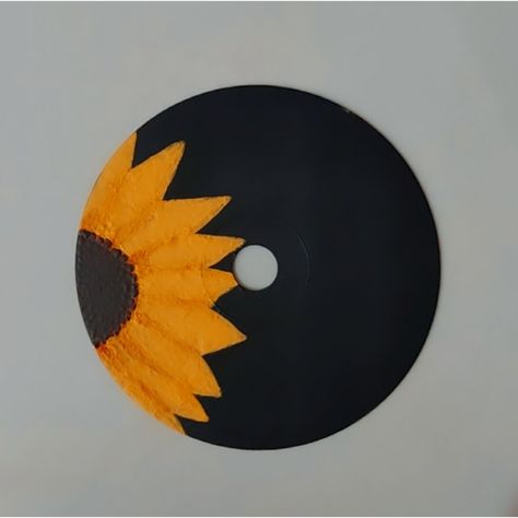 Painting Ideas On Cds Easy, Painted Cds Aesthetic Simple, Disc Painting Ideas, Cd Art Aesthetic, Sunflower Painting Easy, Cd Art Aesthetic Wall, Cd Painting Aesthetic, Cd Painting Ideas, Pencil Art Love