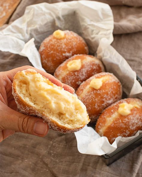 Vanilla Cream Filled Doughnut, Custard Aesthetic, Vanilla Cream Donut, Custard Filled Doughnut, Doughnut Fillings, Cream Doughnut Recipe, Donut Fillings, Vanilla Cream Filling Recipe, Filled Donut Recipe