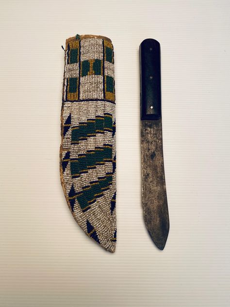 Antique Native American Beaded Knife Sheath For Sale at 1stdibs Cheyenne Tribe, Native American Buffalo, Cheyenne Arapaho, Quill Work, Native Artwork, Native American Regalia, Native American Clothing, Deer Hide, Collectible Knives