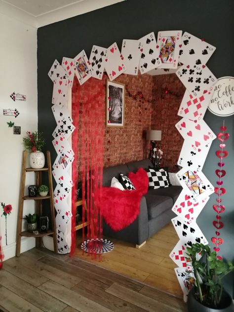 Alice And Wonderland Bedroom Ideas, Queen Of Hearts Halloween Decorations, Alice In Wonderland Backdrop Diy, Wonderland Dance Theme, Mad Hatter Bedroom, Spooky Alice In Wonderland Party, Halloween Alice In Wonderland Party, Alice In Wonderland Decorations Room, Alice In Wonderland House Decor