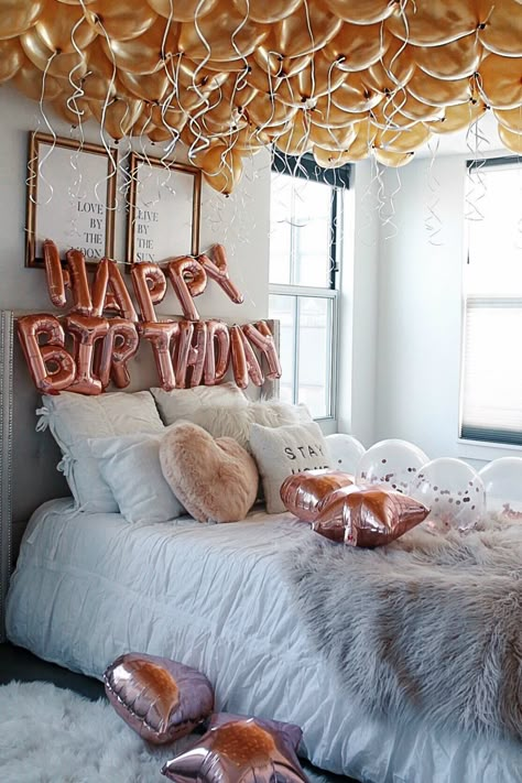 How To Decorate A Bedroom For Birthday, Room Decor Bedroom Birthday, Birthday Decor Bedroom, 40th Birthday Hotel Room Decorations, Birthday Room Aesthetic, Birthday Dorm Room Surprise, Decorating Room For Birthday Surprise, Decorate Room For Birthday Surprise, Decorate Birthday Room