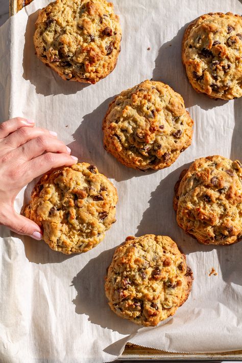 Levain Coconut Chocolate Chip Cookies, Levain Oatmeal Cookie Recipe, Levain Bakery Caramel Coconut Chocolate Chip Cookies, Levain Copycat Cookies, Levin Cookie Recipe, Levain Lemon Cookies, Levain Cookie Recipe Copycat, Copycat Levain Bakery Cookies, Nyc Style Cookies