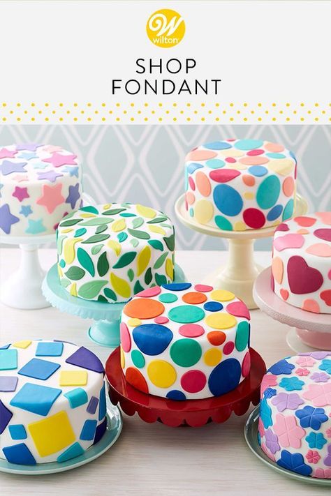 Simple Fondant Cake, Using Fondant, Cake Decorating Books, Fondant Cake Designs, Cookies Brownies, Gateaux Cake, Cake Decorating Videos, Cake Decorating Designs, Childrens Birthday Cakes