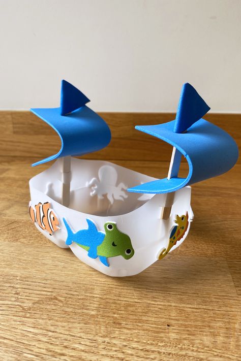 Floating boat craft for toddlers, preschoolers and young children. Recycled Boat Craft Kids, Homemade Boats For Kids That Float, How To Make A Boat That Floats For Kids, Floating Boat Craft, Boat Projects For Kids, Boat Art Preschool, Diy Boats For Kids That Float, Diy Boat For Kids That Float, Boat Crafts Preschool