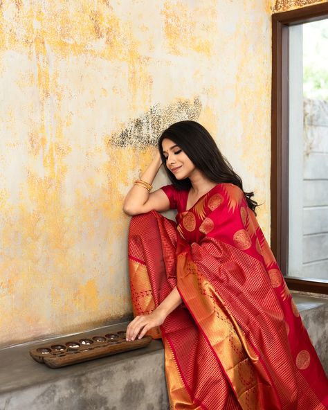 Our Heritage Collection This Arakku Silk Saree features a muthu kattam along beat butta adorning the body. Paired with a solid zari border, this saree beautifully balances traditional craftsmanship with a vibrant touch, making it a captivating choice for any special occasion. Kattam Saree, Heritage Collection, The Body, Silk Saree, Silk Sarees, Special Occasion, Saree, Silk, Beauty