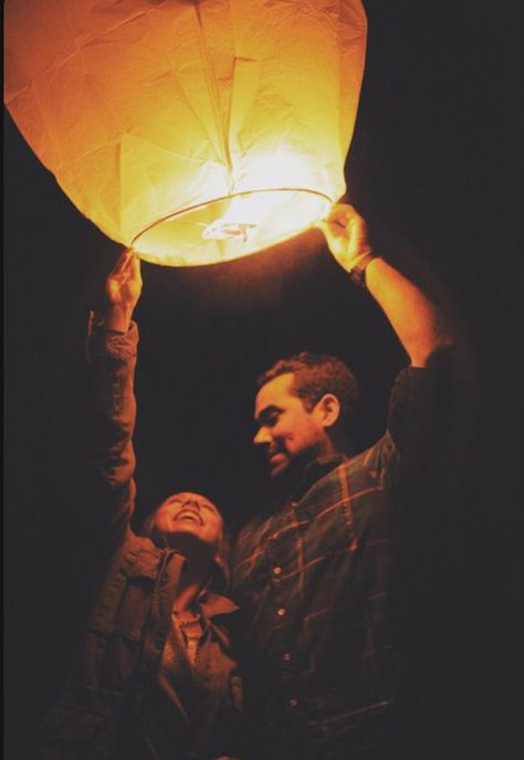 Sky Lanterns Wallpaper, Sky Lanterns Photography, Lantern Photography, Sky Lantern, Flying Lantern, Lantern Lighting, Diwali Pictures, Wedding Photoshoot Props, Pre Wedding Shoot Ideas