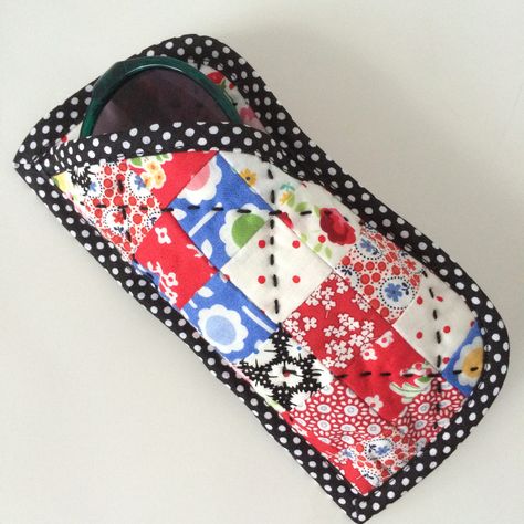 Eyeglasses Case Diy Free Pattern, Glasses Case Pattern Free, Eye Glass Case Free Pattern, Eye Glass Case Patterns, Eyeglass Cases Pattern Free, Eye Glasses Case Diy Free Pattern, Eye Glass Case Pattern Free Sewing, Eye Glass Case Pattern, How To Make An Eyeglass Case