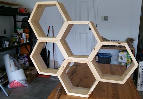 I really want to build myself a set of honeycomb shelves...maybe for storing/showing off coffee mugs Diy Honeycomb Shelves, Wooden Honeycomb, Hexagon Diy, Diy Shelf Decor, Diy Honeycomb, Honeycomb Shelves, Honeycomb Decorations, Hexagon Shelves, Bumble Bee Baby Shower