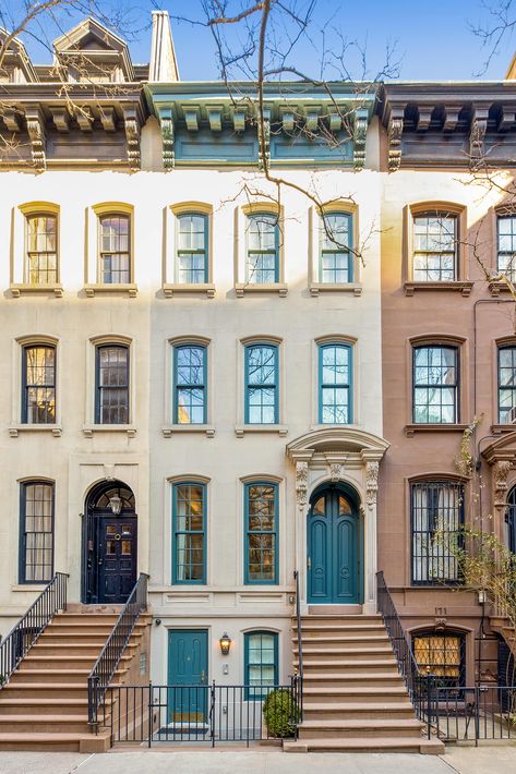 You Can Rent the "Breakfast at Tiffany's" New York Brownstone | Apartment Therapy Apartment Buildings New York, Breakfast At Tiffany's Apartment, New York Townhouse Exterior, New York Style House, New York Apartment Exterior, Brownstone Exterior, Brownstone New York, Townhouse New York, Brownstone Townhouse