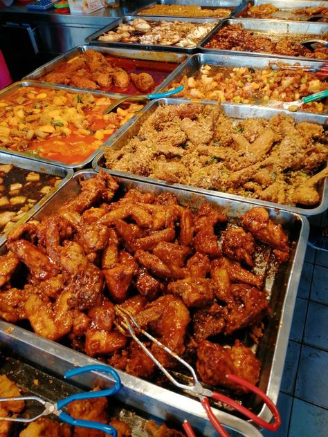 Buffet Aesthetic, Asian Catering, Weird Food Combinations, Wedding Buffet Food, Catering Food Displays, Food Combinations, Fast Foods, Food And Nutrition, Party Food Buffet