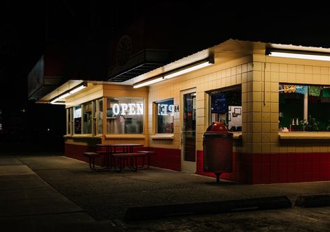 Small town diner night vibes. 📷: Fuji X100VI Diner Night Aesthetic, Old Diner Aesthetic, Diner Exterior, 90s Small Town, 80s Town Aesthetic, 50s Town Aesthetic, 50s Small Town Aesthetic, Small Town School, Diner At Night Aesthetic