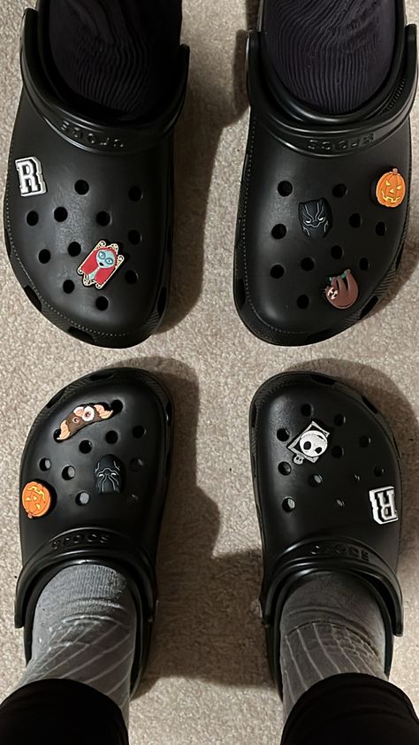 Matching black couple crocs with Halloween initial and black panther jibbitz Crocs Charms Men, Crocs Jibbitz Ideas For Men, Couple Crocs Shoes, Crocs Aesthetic Outfit Men, Black Crocs Outfit Men, Crocs Couple Goals, Matching Crocs With Bf, Matching Crocs For Couples, Crocs Black Outfit