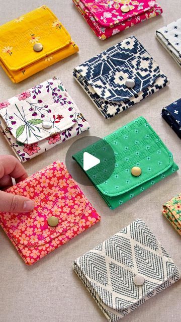 Gifts Making Ideas, Purses To Make, 10 Inch Fabric Squares Projects, How To Stitch Bag, Fabric Square Crafts, Sewing With Scraps Things To Make, Free Coin Purse Pattern, Easy Sew Purse, Simple Sewing Ideas For Beginners