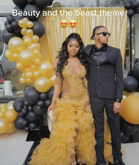 Prom Black Couples, Themed Prom Dresses, Prom Goals, Prom Photoshoot, Classy Prom, Prom Inspiration, Prom Couples, Cute Dresses For Party, Gorgeous Prom Dresses