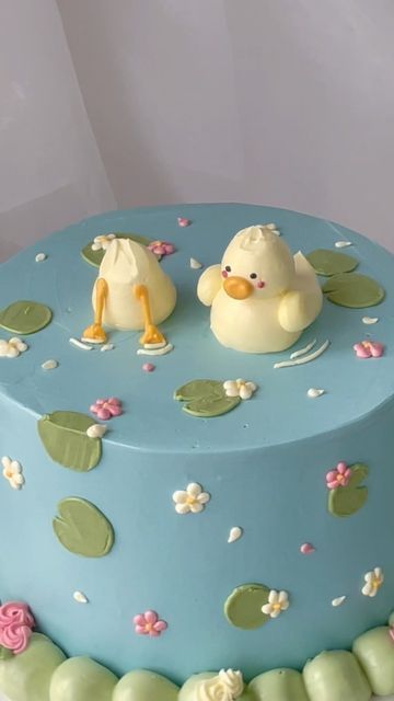 Cute Pastel Birthday Cakes, Cake Idea Birthday, Cute Buttercream Cake Designs, Cool Birthday Cake Designs, 6 In Cake Ideas, Cute Cakes Designs, Cake Ideas Animals, Cute B Day Cakes, Cakes With Animals