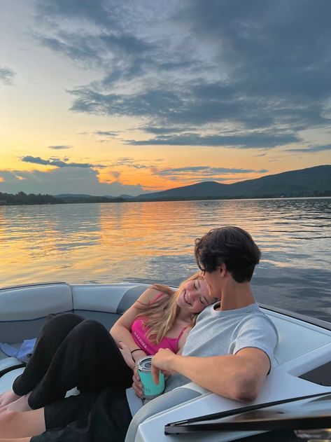 Boyfriend Boat Pictures, Boat Pics With Boyfriend, Boat With Boyfriend, Lake Boyfriend Pictures, Lake With Boyfriend, Couples On A Boat, Couples On Boat, Boat Pictures With Boyfriend, Lake Couple Pictures