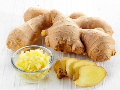 Knife Skills Ginger Uses, Health Benefits Of Ginger, Getting Rid Of Dandruff, Sugar Scrub Homemade, Ginger Benefits, Ayurvedic Remedies, Green Tea Benefits, Ginger Tea, Detox Your Body