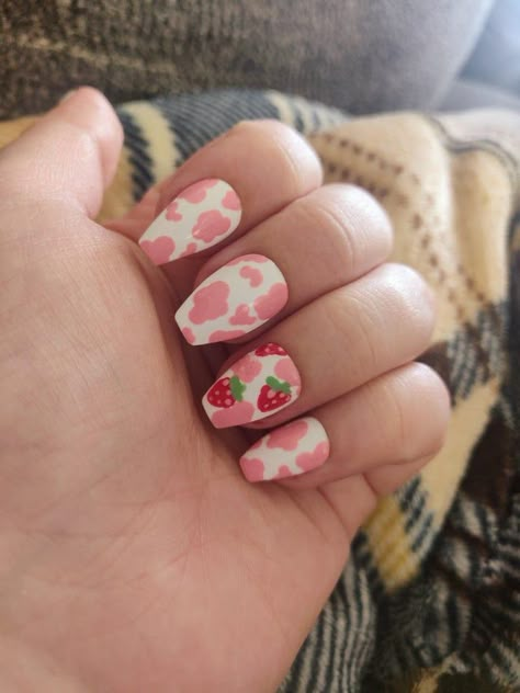 Strawberry Cow Print Nails, Strawberry Nail Art, Strawberry Nails, Fruit Nails, Kids Nail Designs, Cow Nails, Short Acrylics, Cute Simple Nails, Anime Nails