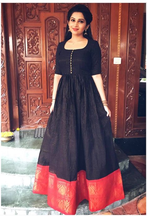 Silk Dress Design, Kalamkari Dresses, Designer Anarkali Dresses, Long Gown Design, Casual Frocks, Lehnga Dress, Simple Gowns, Frock For Women, Girls Frock Design