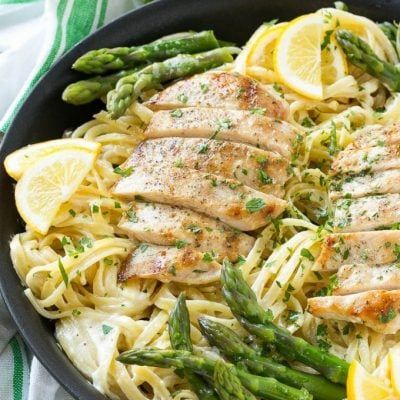 Pasta With Grilled Chicken, Lemon Asparagus Pasta, Asparagus Chicken, Grilled Chicken Pasta, Lemon Garlic Pasta, Lemon Asparagus, Lemon Chicken Recipe, Asparagus Pasta, Easy Pasta Dishes