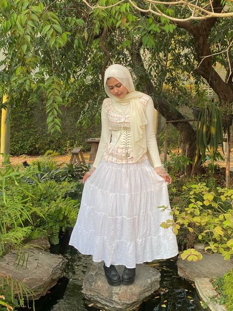 Hijab Cute Outfit, Cute Outfits Hijab, Hijabi Fairycore, Hijabi Coquette, Fairy Outfit Ideas, Fairytail Aesthetic, Cottage Outfit, Fairy Core Outfits, Hijabi Styles