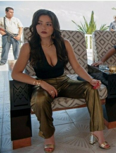 Cartelcore Aesthetic, Narco Costume, Narco Wife Outfit, Narcos Theme Party, Narco Wife, Isabella Bautista, Narcos Aesthetic, Narco Wife Aesthetic, Narcos Outfit Woman