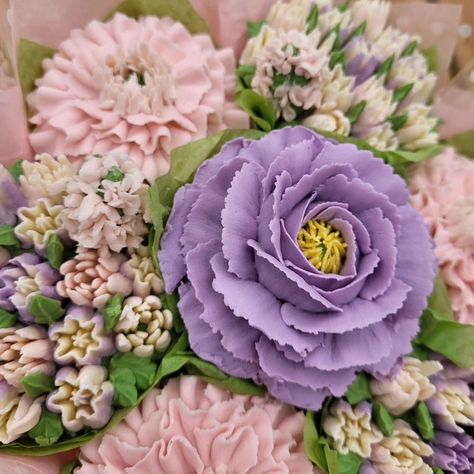 Pastel pinks and purples 7 cupcake bouquet 💐 🧁 DM or email to order. #buttercreamflowers #buttercreamflowercupcakes #buttercreamcupcakes #flowercupcakes #floralcupcakes #flowersyoucaneat #adelaide #adelaidecupcakes #adelaidecakes #cupcakebouquet #cupcakebouquetsofinstagram #thelittlepinkwhisk Buttercream Cupcakes, Floral Cupcakes, Cupcake Bouquet, Flower Cupcakes, Buttercream Flowers, Wedding Cupcakes, Pastel Pink, Cupcake, Pastel