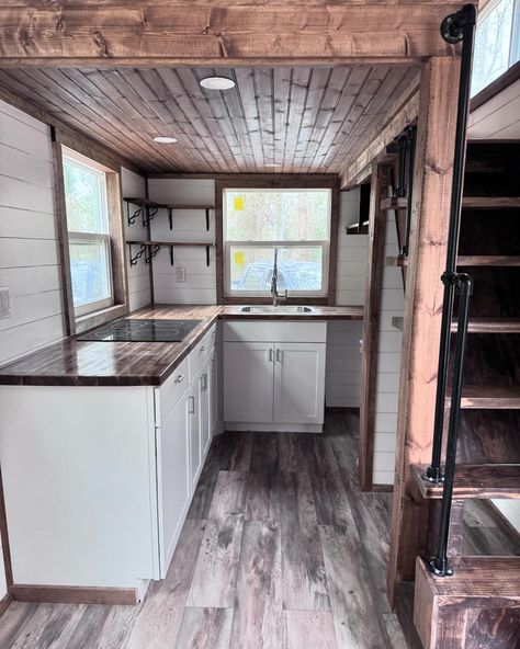 Did you know you can legally live full time in a tiny home on wheels in select Florida counties? This lot is available now & already zoned for tiny home living! We have an already built Goa model available off the lot. Buy it now and move onto your new 8 acre lot to live in your dream tiny home for only $120k (tiny house + land!!) We are happy to help you with the process of permitting and moving into your new tiny home! Message us today for more info 🏡 #tinyhomeliving #tinyhouseliving #... Towable Tiny House, Tiny Home Living, Tiny Home On Wheels, Mobile Living, Tiny House Loft, House Loft, Home On Wheels, Shepherds Hut, Tiny House Decor