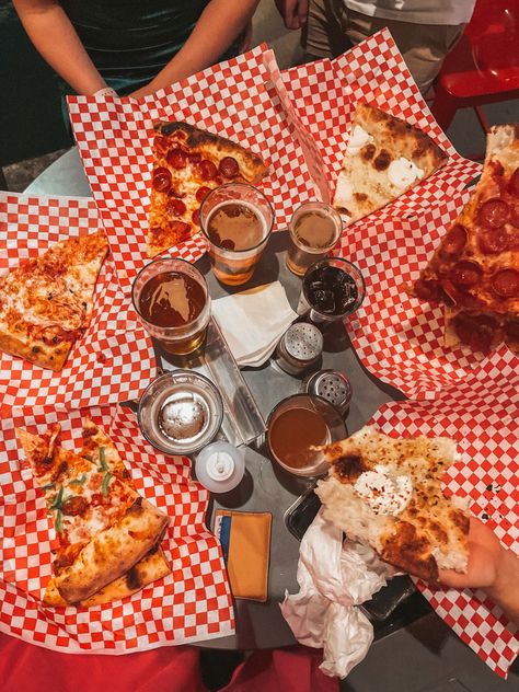 Late night pizza & beer with friends after a celebration Retro Pizza Aesthetic, 90s Pizza Aesthetic, Aesthetic Pizza Night, Friends Eating Pizza Aesthetic, Small Town Pizza Shop, Pizza Pop Up Shop, Pizza Boxes Aesthetic, Garden Pizza Party, Old Pizza Shop