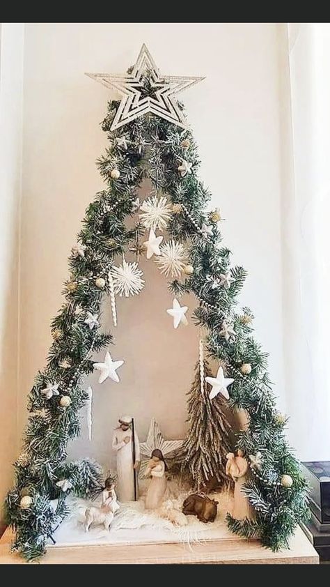 Nativity Decorating Ideas, Ideas Para Pesebres, Pesebres Navidad Ideas, Christmas Tree Trends, Wood Projects Christmas, Nativity Christmas Tree, Christian Christmas Decorations, Church Christmas Decorations, Christmas Decorations Diy Crafts