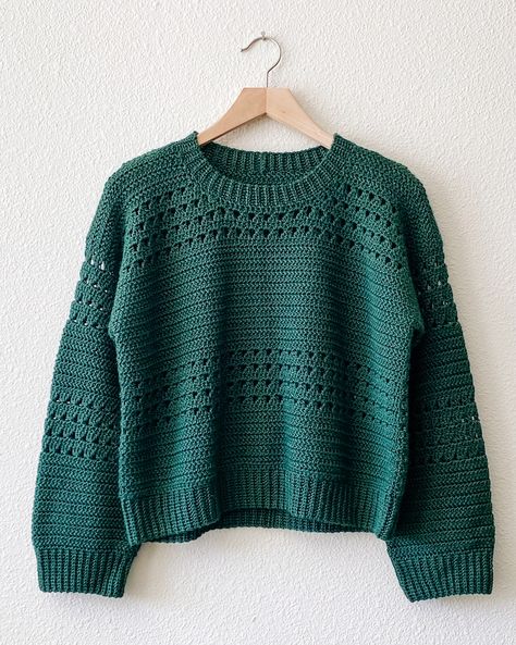 Chunky Yarn Sweater Crochet, Crochet Womens Sweater Pattern Free, Basic Crochet Sweater, Sport Weight Yarn Crochet Patterns, Free Sweater Crochet Pattern, Free Crochet Sweater Pattern, Cropped Crochet Sweater Pattern, Crochet Pullover Pattern Free, Crochet Top Down Sweater