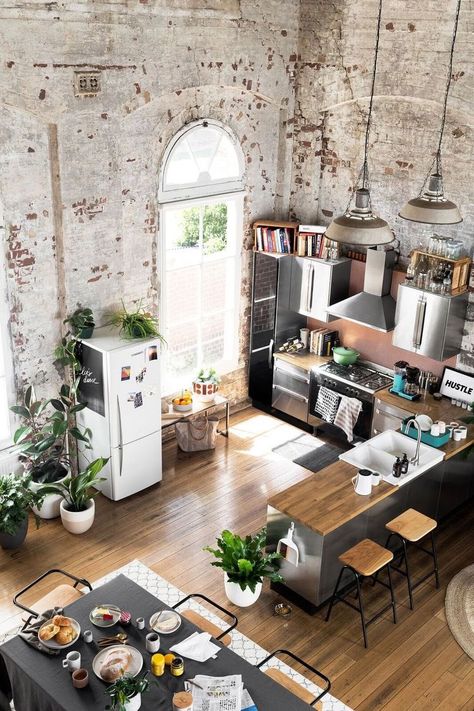 Design Casa Piccola, Dapur Rustic, Loft Apartment Decorating, Industrial Style Kitchen, Beautiful Houses Interior, Design Blogs, Timber Furniture, Exposed Brick Walls, Loft Design