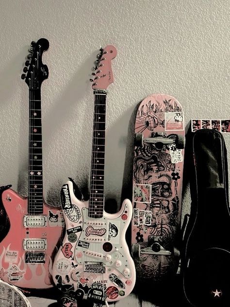 Electric Guitars Aesthetic, Black And Red Guitar, Guitars Wallpaper, Electric Guitar Aesthetic, Electric Guitar Fender, Red Guitar, Guitar Aesthetic, Guitar Fender, Electric Guitar Design