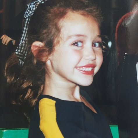 Young Miley Cyrus, Miley Whats Good, Miley Cyrus Childhood, Used To Be Young Miley Cyrus, Smiley Miley, Hannah Miley, Miley Cyrus Plastic Hearts Era, Shameless Season, Miley Cyrus Crying