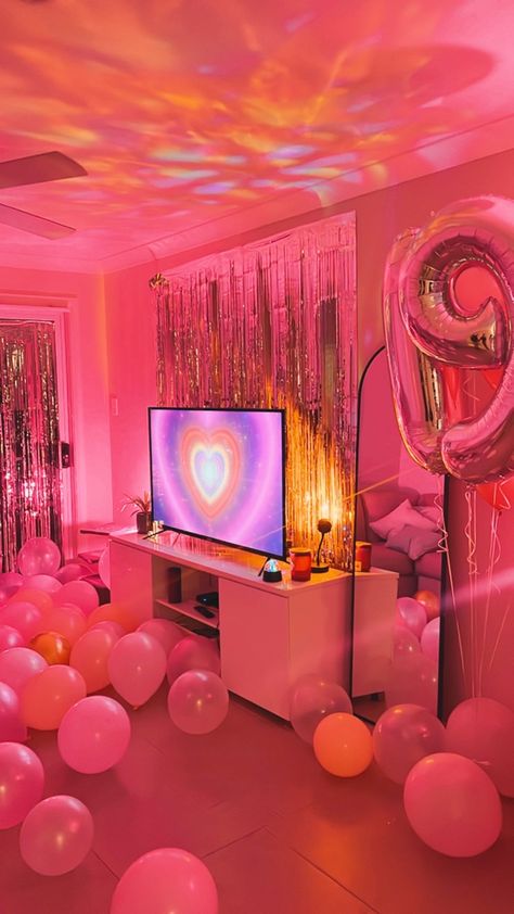 Pink Y2k Party Decorations, Party 21st Birthday Ideas, Disco Barbie Theme Party, In House Birthday Party Ideas, Aesthetic Birthday Party Theme Ideas, Indoor Festival Party Decorations, Pink Themed Birthday Party 21, Pink Party Theme Aesthetic, Pink Party Decorations Aesthetic