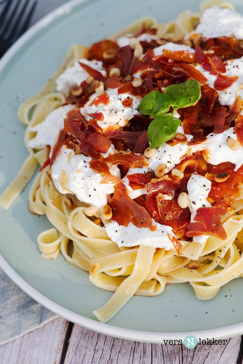 Pasta Burrata, Pasta Puttanesca, Pasta Night, Mama Mia, Fresh Pasta, Easy Healthy Dinners, Dinner Time, Ingredients Recipes, Pasta Recipes