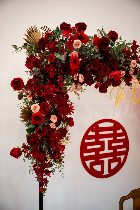 If you are looking for wedding flowers then take a look at these beautiful Red & Pink flowers. Perfect floral design to use around a ceremony or reception space. Flowers are a great way to make your wedding day look amazing! Featured Venue: Viceroy Riviera Maya  My Wedding Songbird's team of wedding planners and coordinators are here for you when you are ready to make your wedding dreams a reality! We specialize in Chinese American weddings! Asian Wedding Flowers, Chinese Wedding Flowers, Red And Blush Wedding, Chinese Wedding Reception, Red Wedding Flowers Bouquet, Red Chinese Wedding, Hanging Flowers Wedding, Vietnamese Tea Ceremony, Chinese Wedding Tea Ceremony