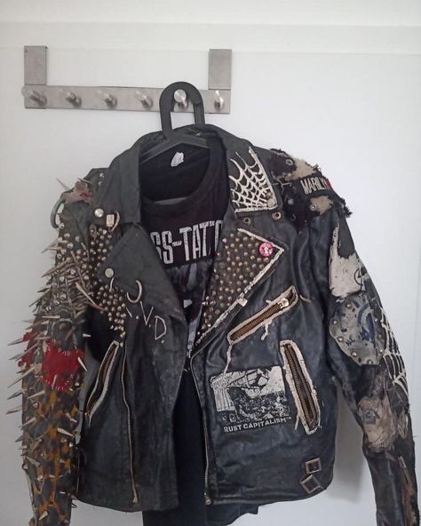 Punk Tactics, Crust Pants, Punk Fashion Diy, Battle Vest, Battle Jackets, Punk Clothes, Punk Jacket, Patch Pants, Combination Fashion