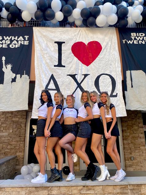 New York Big Little Reveal, Welcome To The Big Leagues Bid Day, New York Sorority Theme, Nyc Bid Day Theme, Vogue Bid Day Theme, New York Bid Day Theme, Axo Sorority, Sorority Social Themes, Sorority Socials