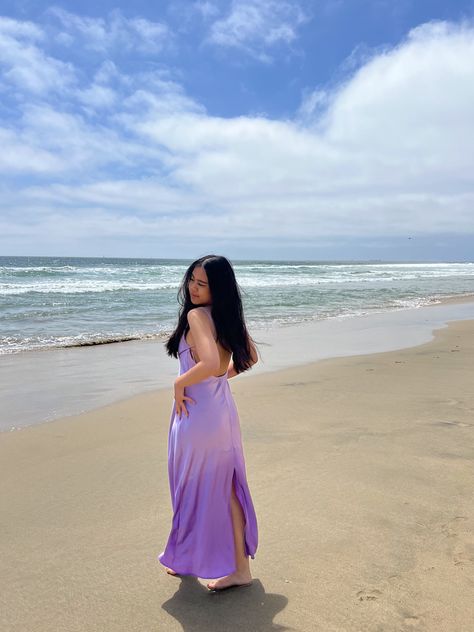 Picture of a girl by the beach wearing a midi purple satin dress. Long black hair. Outfit inspo Purple Beach Outfit, Lavender Outfit, Outfit Inspo Summer, Purple Love, By The Ocean, Zara Dress, Pastel Purple, Dress Outfit, Fashion Summer