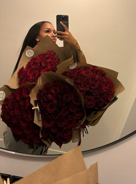 Spoil Aesthetic, Roses Vision Board, Black Women With Roses Aesthetic, Finsta Aesthetics, Luxury Flowers Aesthetic, Pictures With Roses, Black Women In Luxury Aesthetic, Luxury Shopping Spree, Flowers Bouquet Aesthetic