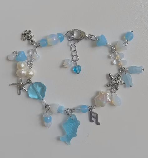 Aesthetic Crafts, Mermaid Stuff, Bottle Charms, Pretty Beads, Hand Jewelry, Jewelry Inspo, Cute Crafts, Pretty Jewellery, Bracelet Patterns