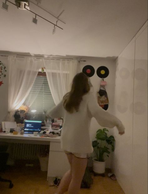 Singing In Bedroom Aesthetic, Dancing In The House Aesthetic, Bedroom Dancing Aesthetic, Dance Bedroom Aesthetic, Singing In Your Room Aesthetic, Dancing Alone Aesthetique, Dancing In Bedroom Aesthetic, Dancing In Apartment Aesthetic, Dancing In The Room Aesthetic