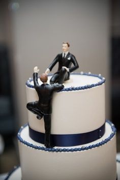 Wedding Cake Ideas! Gay Wedding Cake Toppers, Gay Wedding Cakes, Queer Weddings, Lgbt Wedding, Marriage Equality, Wedding Cake Decorations, Lgbtq Wedding, Wedding Topper, Gay Marriage