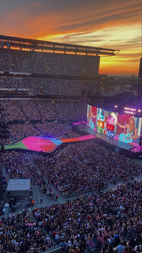 Lover #taylorswift Harry Taylor, Dream Concert, Concert Aesthetic, Taylor Swift Posters, Taylor Swift Funny, Taylor Swift Outfits, Taylor Swift Concert, Long Live Taylor Swift, Live Taylor